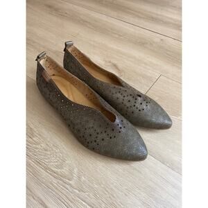 Elegant Women's Gray Flats